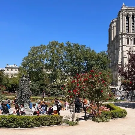 Notre Dame In Full Colors Lejlighed *