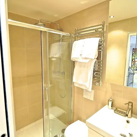 Notre Dame In Full Colors Lejlighed