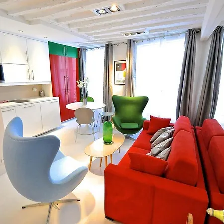 Apartment Notre Dame In Full Colors *